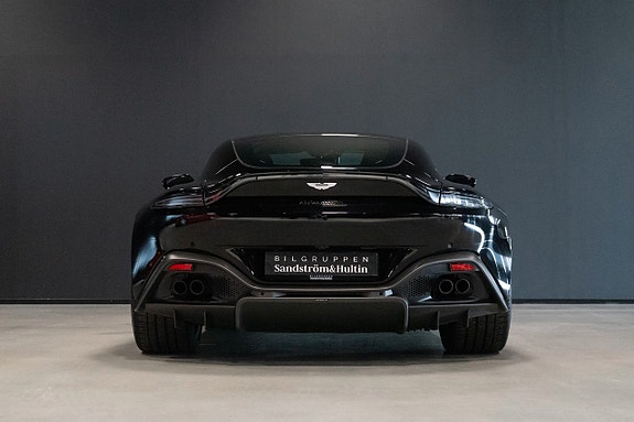 Aston Martin Vantage 8 of 18