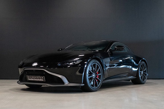 Aston Martin Vantage 3 of 5