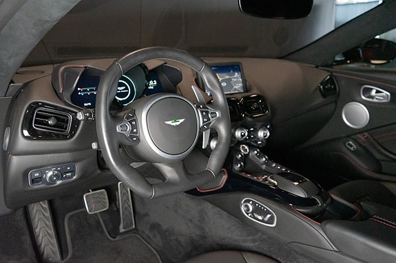 Aston Martin Vantage 12 of 18
