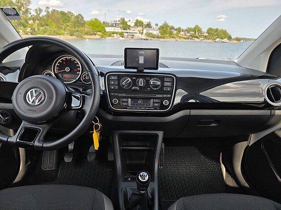Volkswagen UP! 13 of 25