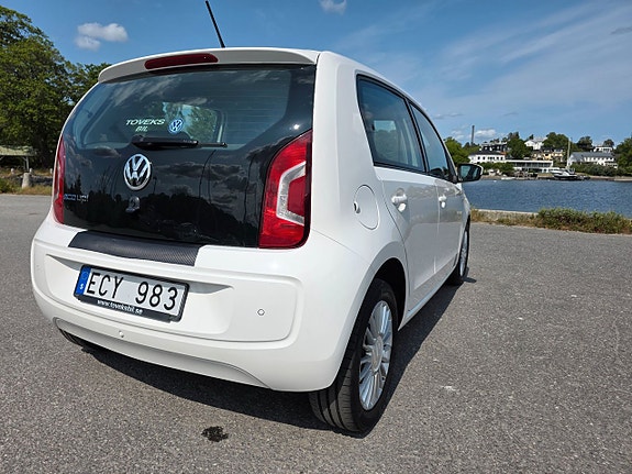 Volkswagen UP! 5 of 5