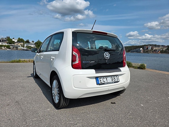 Volkswagen UP! 3 of 5