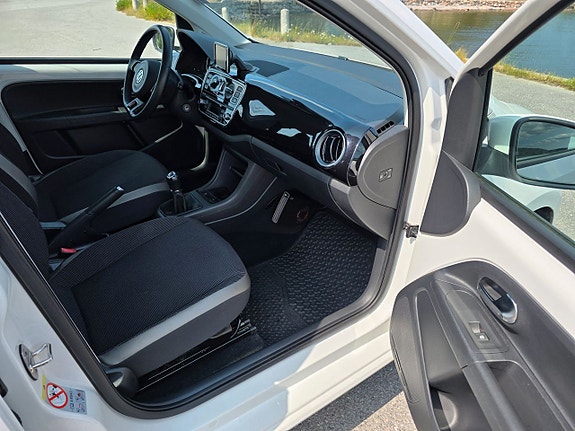 Volkswagen UP! 11 of 25