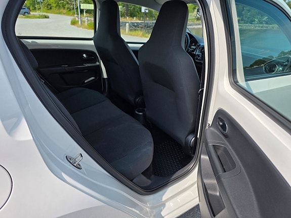 Volkswagen UP! 12 of 25