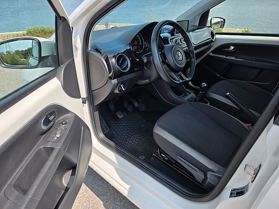 Volkswagen UP! 9 of 25