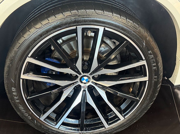 BMW X5 4 of 5