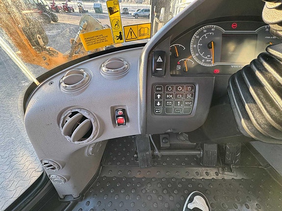 Volvo L90H Volvo L90H 14 of 30