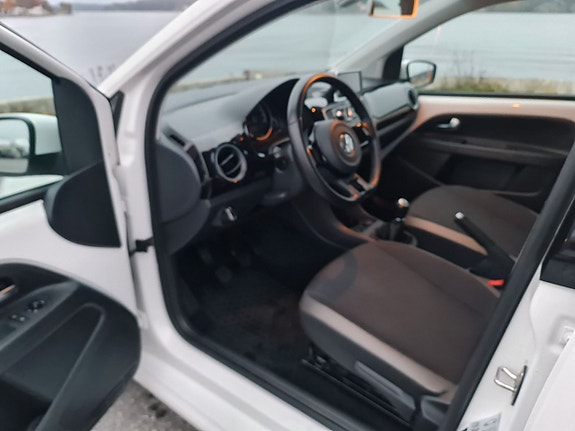 Volkswagen UP! 10 of 24