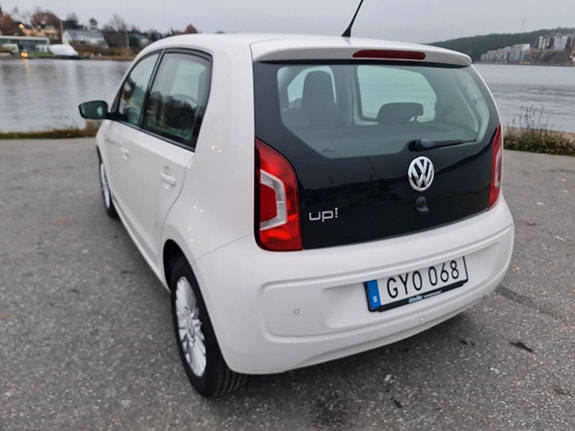 Volkswagen UP! 3 of 5