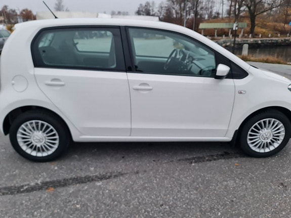Volkswagen UP! 6 of 24
