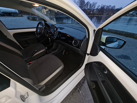 Volkswagen UP! 12 of 24