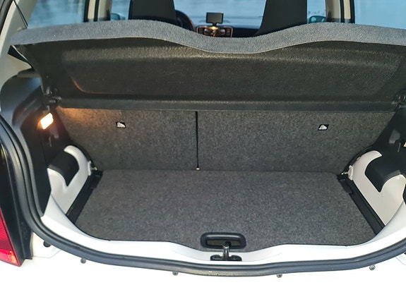 Volkswagen UP! 9 of 24
