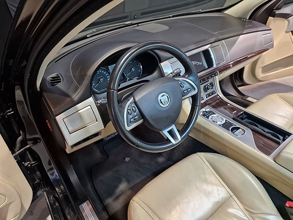 Jaguar XF 11 of 20