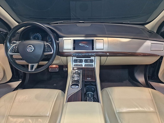 Jaguar XF 17 of 20