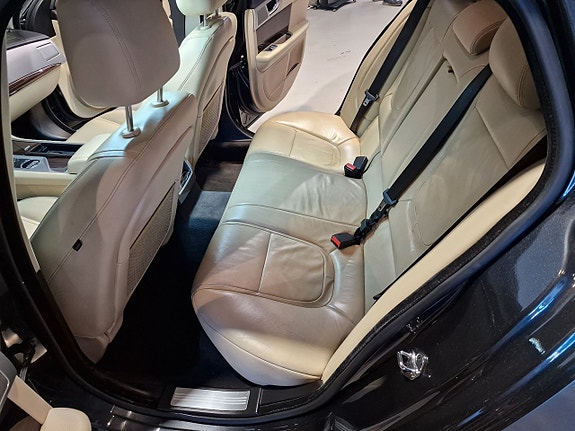 Jaguar XF 13 of 20