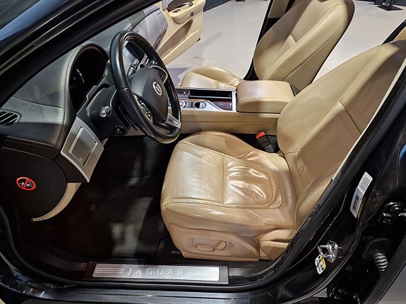 Jaguar XF 9 of 20