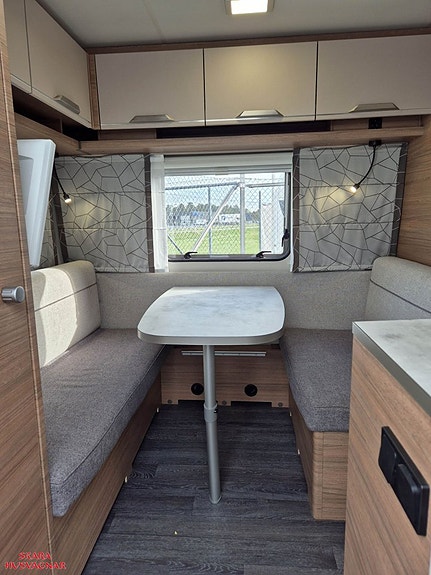 Knaus 420 QD 4 of 19