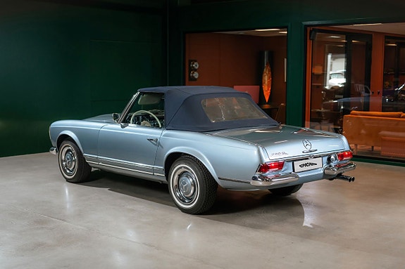 Mercedes-Benz 230 SL 7 of 26