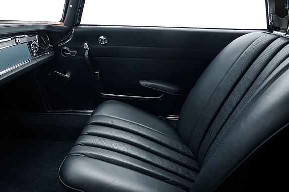 Mercedes-Benz 230 SL 18 of 26