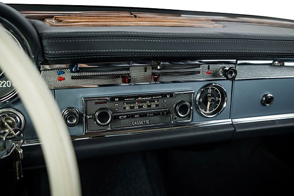 Mercedes-Benz 230 SL 16 of 26