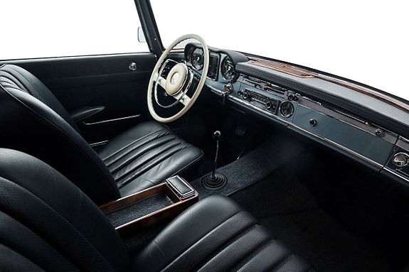 Mercedes-Benz 230 SL 20 of 26