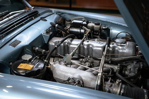 Mercedes-Benz 230 SL 11 of 26