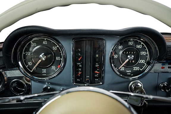 Mercedes-Benz 230 SL 14 of 26