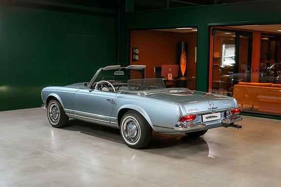 Mercedes-Benz 230 SL 3 of 5