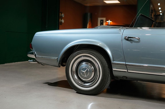 Mercedes-Benz 230 SL 8 of 26