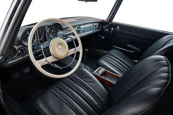 Mercedes-Benz 230 SL 12 of 26