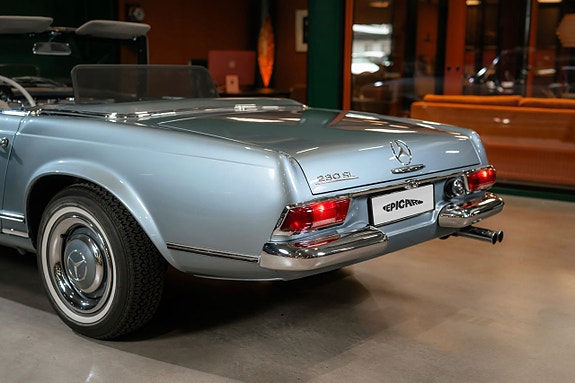 Mercedes-Benz 230 SL 4 of 5