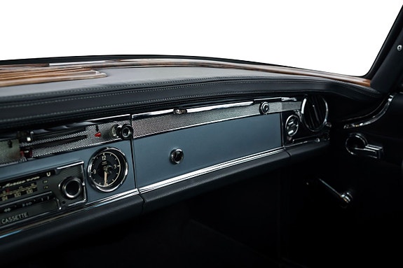 Mercedes-Benz 230 SL 17 of 26