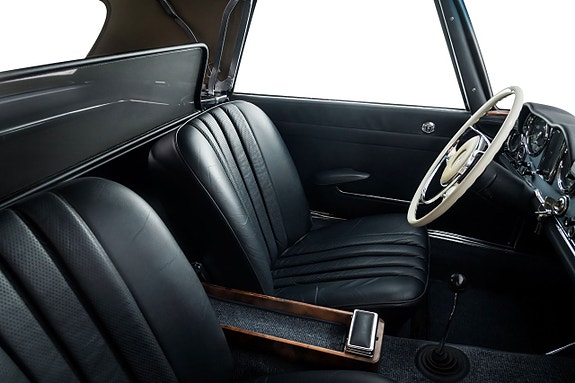 Mercedes-Benz 230 SL 23 of 26
