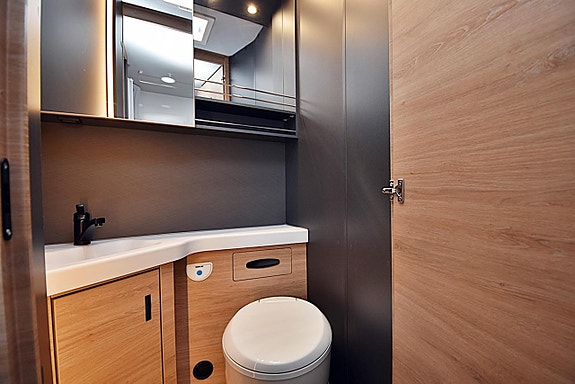 Knaus 700 LX L!VE WAVE Platinum Selection, Queenbed, Dubbelbädd 27 of 27