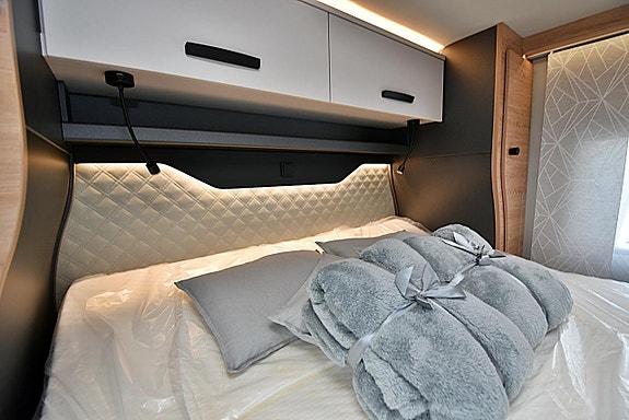 Knaus 700 LX L!VE WAVE Platinum Selection, Queenbed, Dubbelbädd 14 of 27