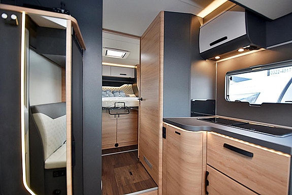 Knaus 700 LX L!VE WAVE Platinum Selection, Queenbed, Dubbelbädd 10 of 27
