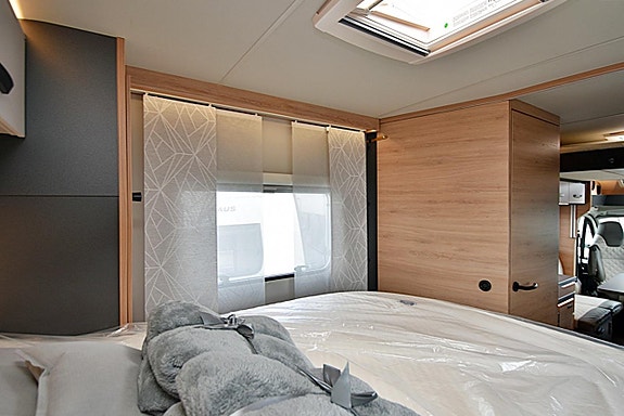 Knaus 700 LX L!VE WAVE Platinum Selection, Queenbed, Dubbelbädd 15 of 27