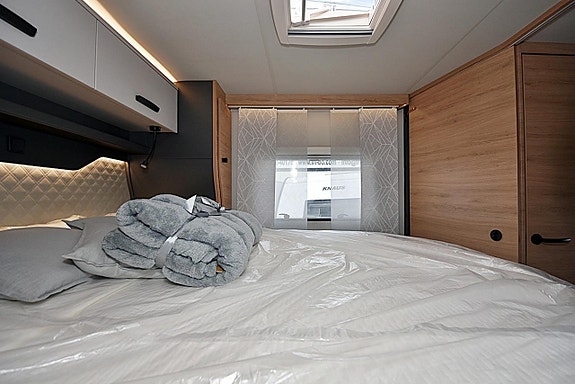 Knaus 700 LX L!VE WAVE Platinum Selection, Queenbed, Dubbelbädd 12 of 27
