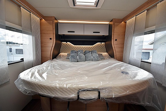 Knaus 700 LX L!VE WAVE Platinum Selection, Queenbed, Dubbelbädd 12 of 27