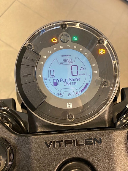 Husqvarna HUSQVARNA VITPILEN 401 LÅGA MIL 4 of 4