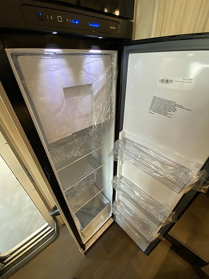 Sun Living S 75 SC / Taksäng /  B-körkort / Automat 140hk 13 of 19