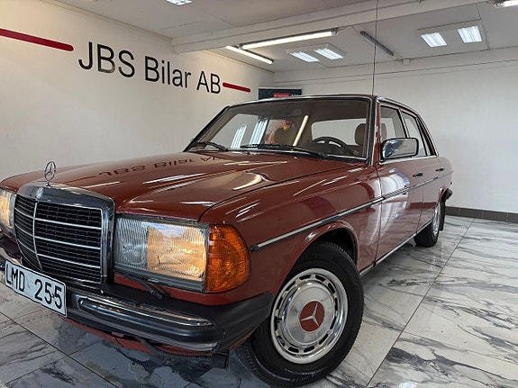 Mercedes-Benz 200 3 of 5