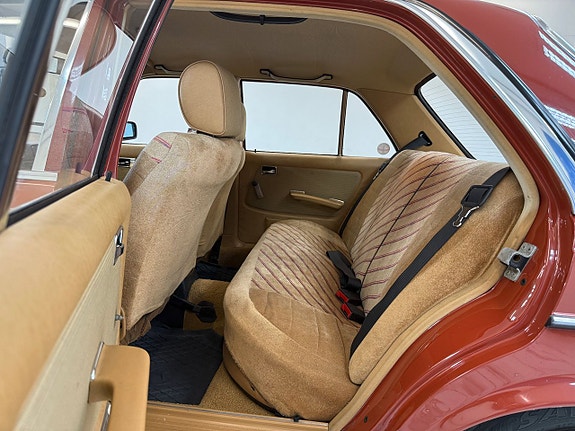 Mercedes-Benz 200 12 of 12