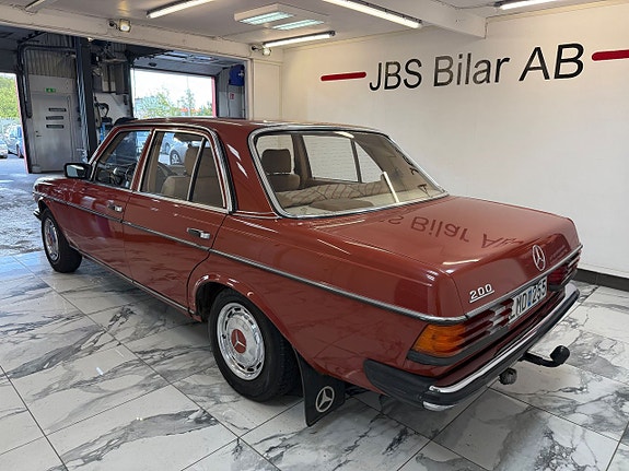 Mercedes-Benz 200 4 of 5
