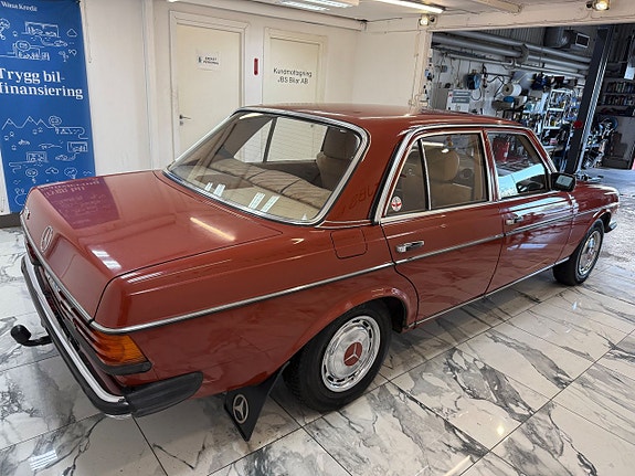 Mercedes-Benz 200 5 of 5