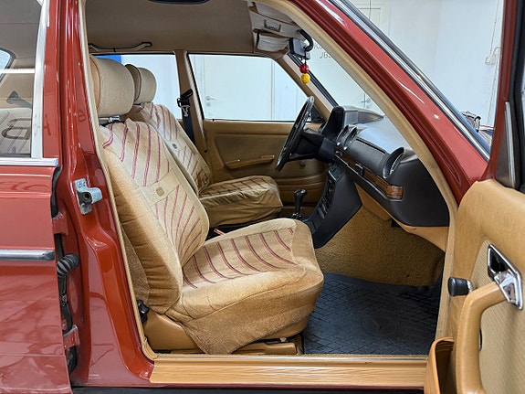 Mercedes-Benz 200 11 of 12