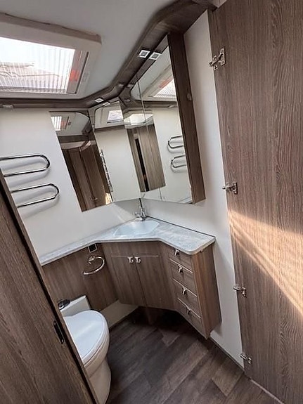 Kabe ROYAL 780 DGLE KS Barnkammare, AC, Mover, Takmonterad markis 8 of 10