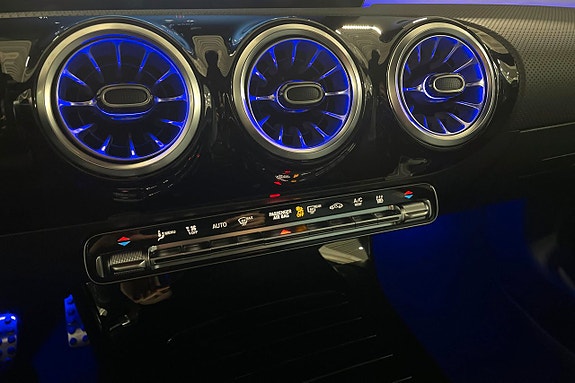 Mercedes-Benz A250 e 15 of 19