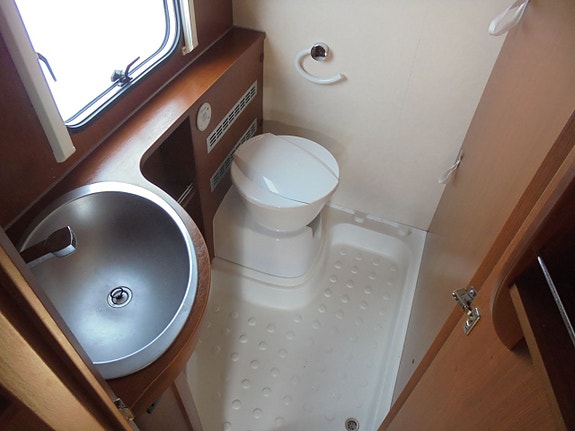 Knaus Südwind Exclusive 560 (markis)(Förtält)(LAGERRENSNING) 8 of 10