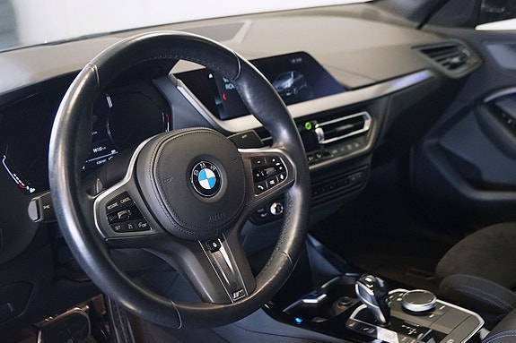 BMW 218 7 of 15